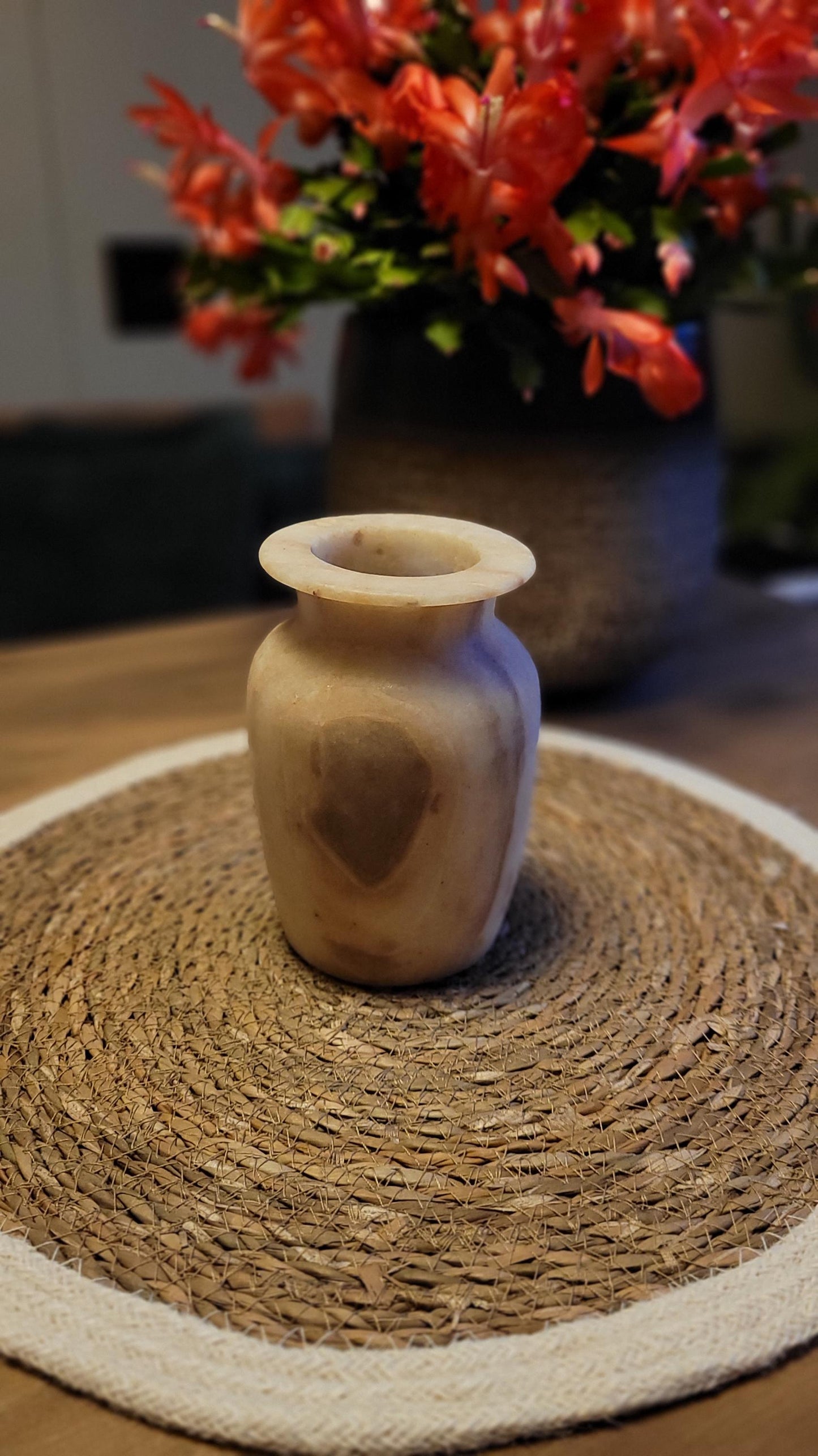 Elegante Alabaster Vaas – Tijdloze Woondecoratie