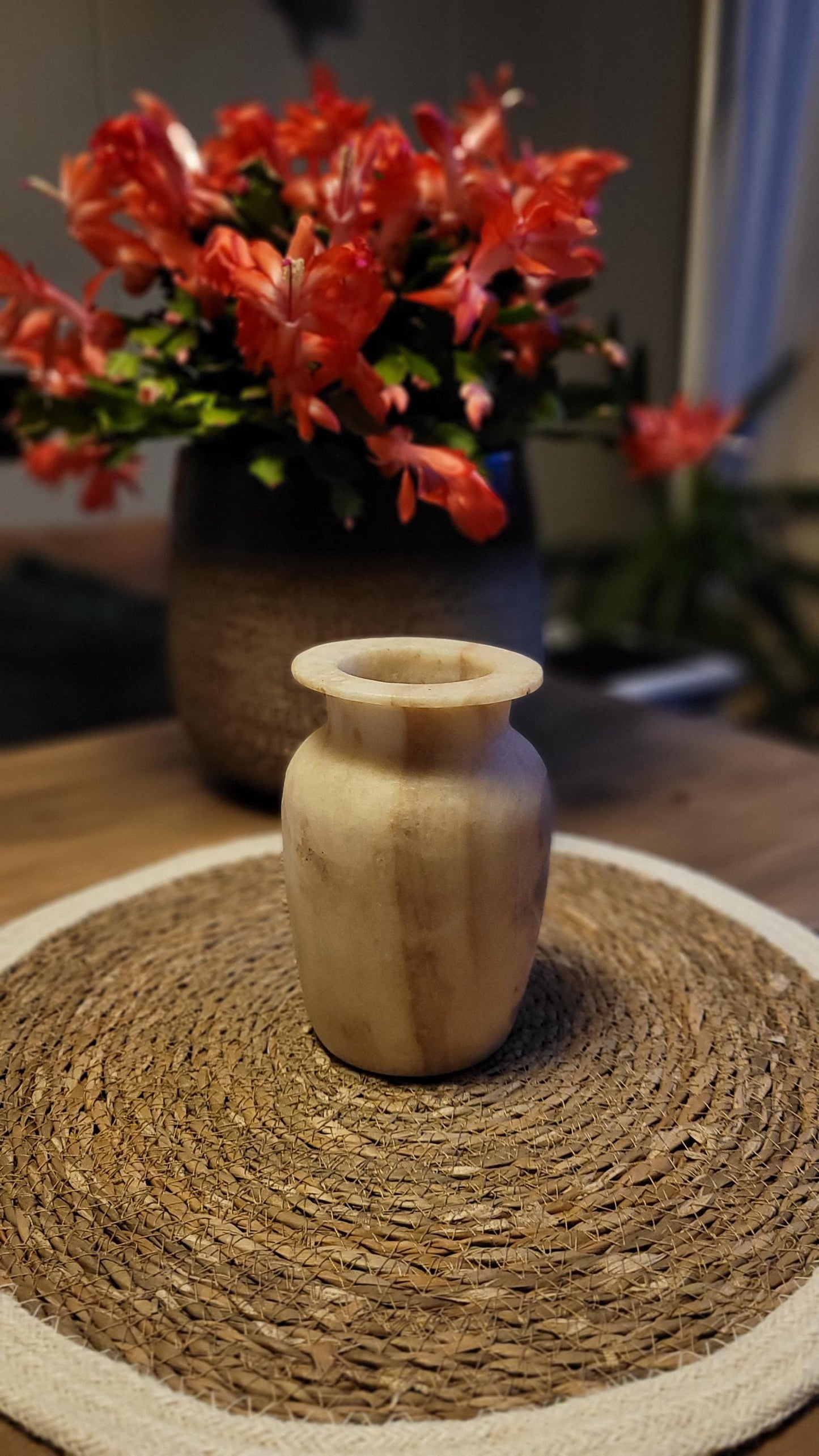 Elegante Alabaster Vaas – Tijdloze Woondecoratie