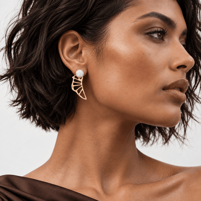 Ali di Perla – 18K goud vergulde vleugeloorbellen met witte marmerlook-steen