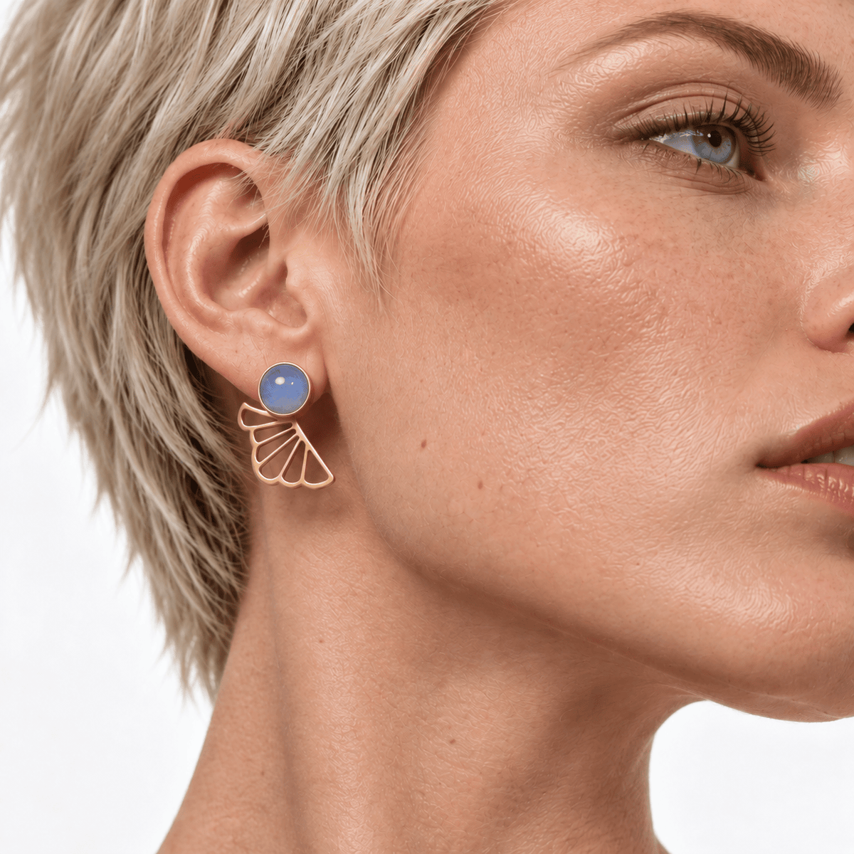 Azzurra Ventaglio – 18K goud vergulde oorstekers met blauwe steen
