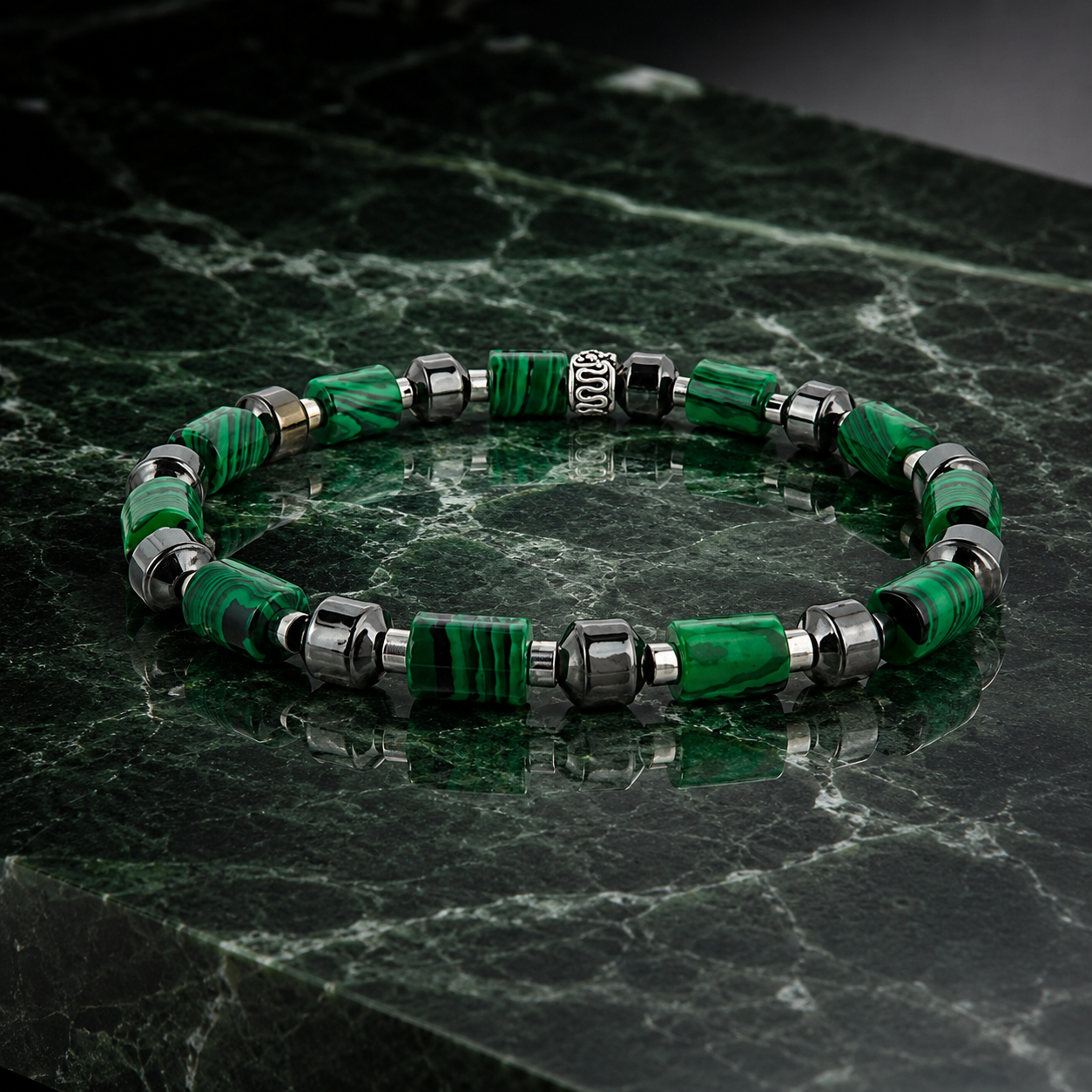 Emerald Touch Armband