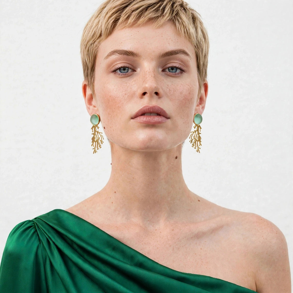 Corallo Azzurro – 18K goud vergulde oorbellen met aquakleurige steen