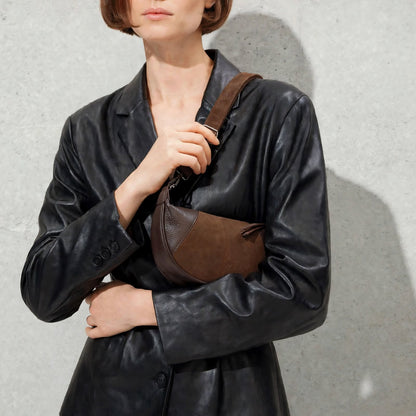 Ealing – Halfmoon Dames Schoudertas & Crossbody Bruin
