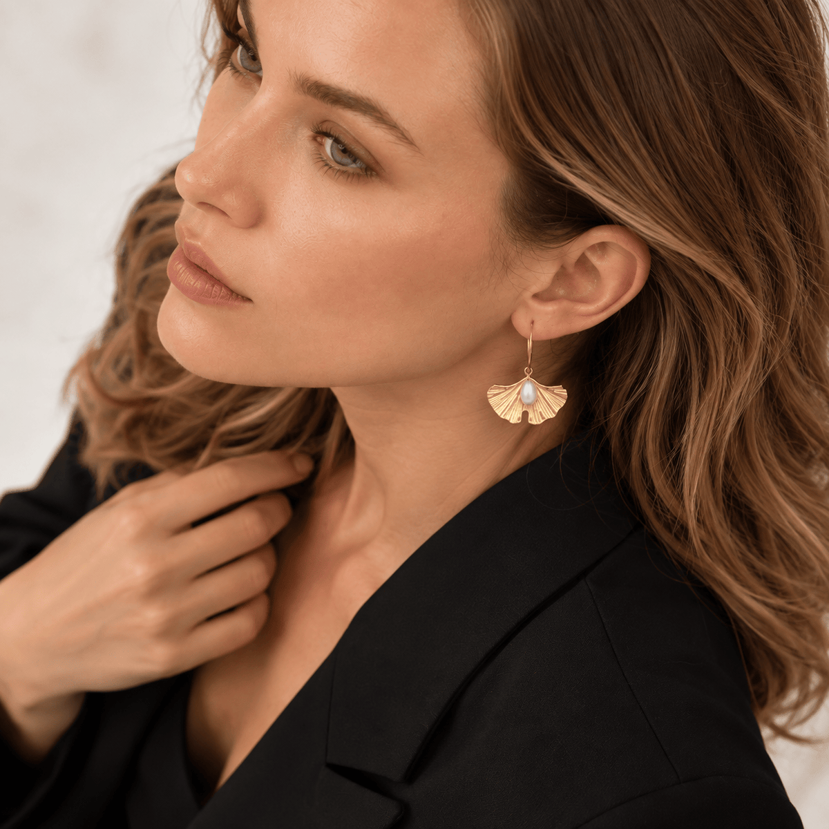 Ginkgo di Perla – 18K goud vergulde creolen met ginkgoblad en parel