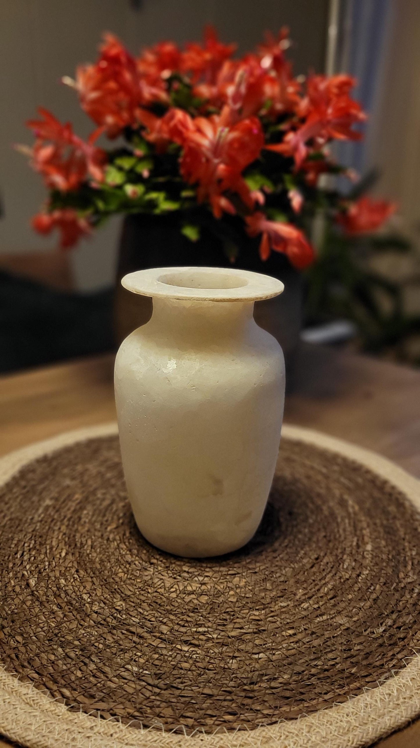 Witte Steen Vaas – Klassiek Design met Glans