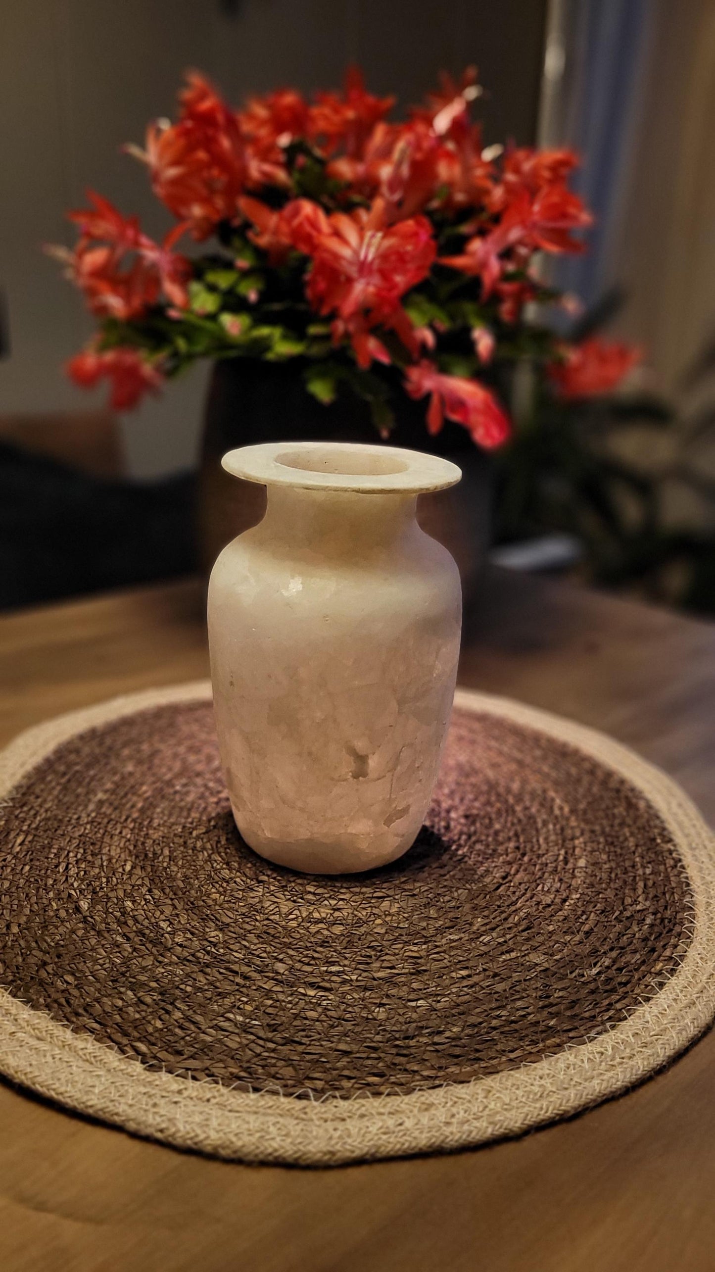 Witte Steen Vaas – Klassiek Design met Glans