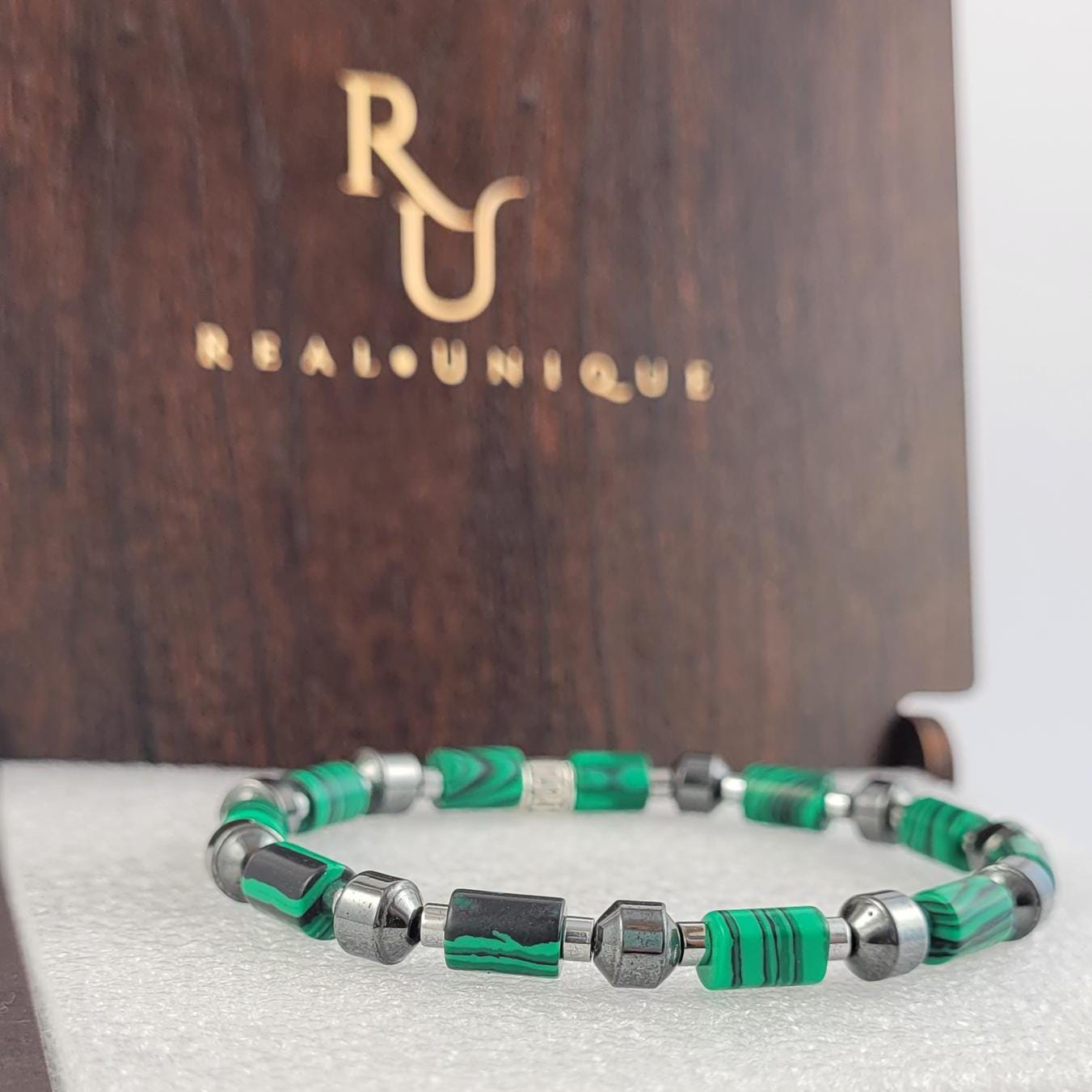 Emerald Touch Armband